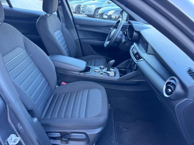 Alfa Romeo Stelvio 2023