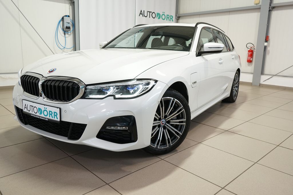 BMW 330 2022