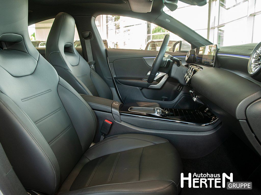 Mercedes-Benz CLA 180 2023