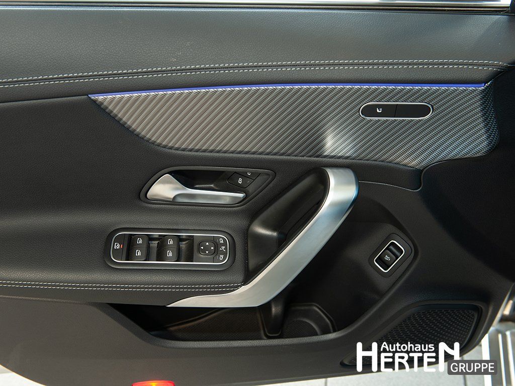 Mercedes-Benz CLA 180 2023