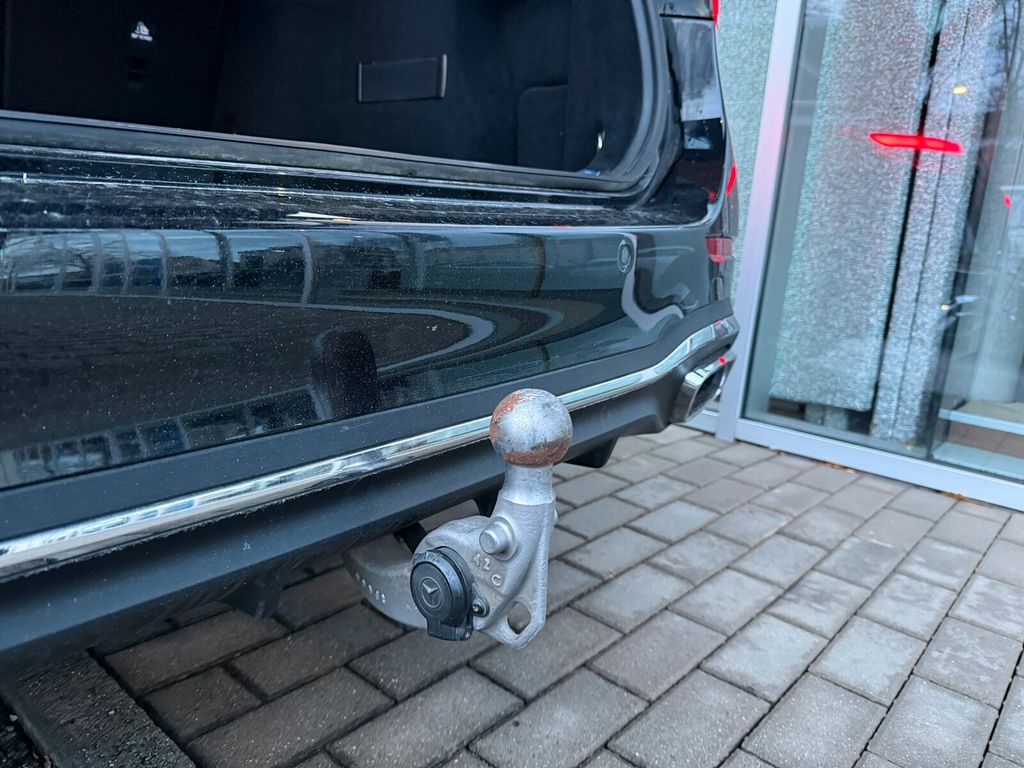 Mercedes-Benz C 300 2025