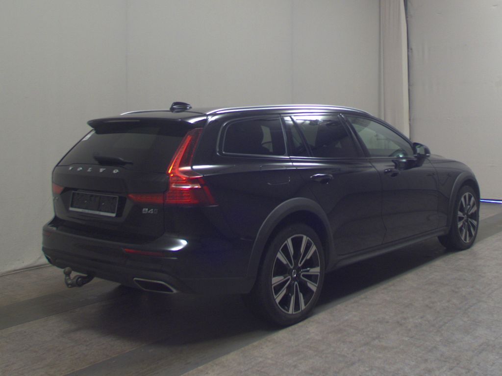 Volvo V60 Cross Country 2022