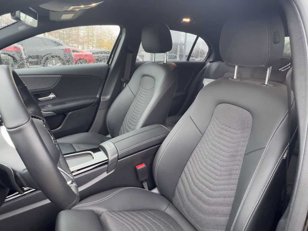 Mercedes-Benz A 180 2025