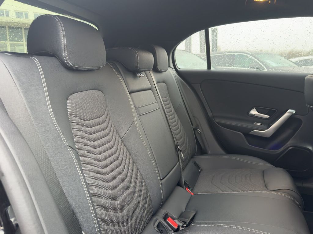 Mercedes-Benz A 180 2025