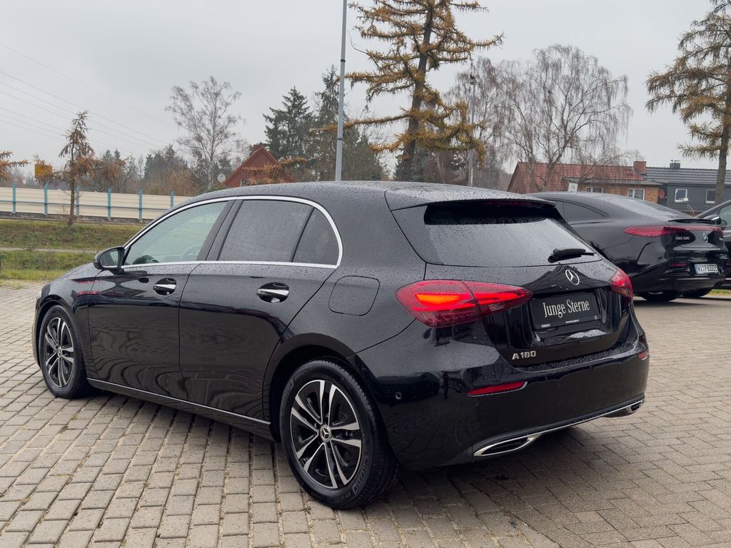 Mercedes-Benz A 180 2025