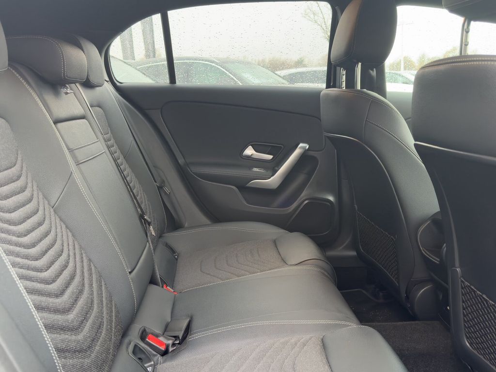 Mercedes-Benz A 180 2025