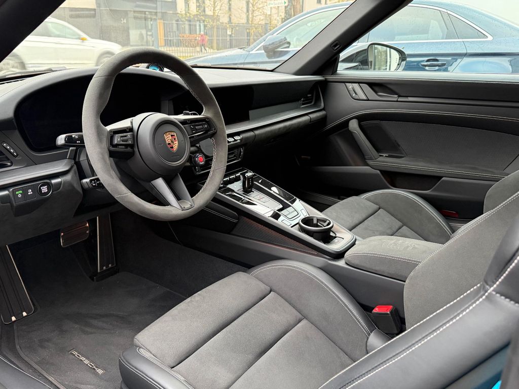 Porsche 992 2025