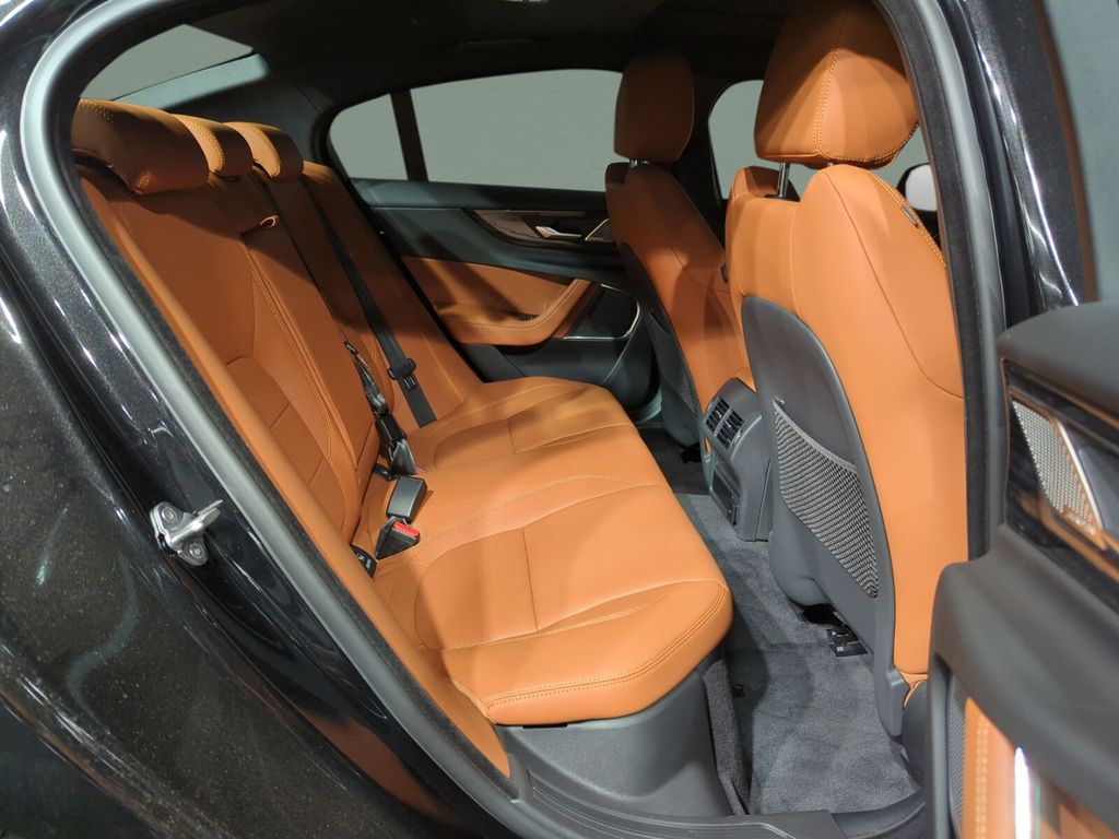 Jaguar XE 2024