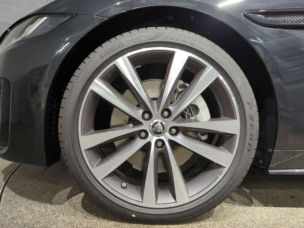 Jaguar XE 2024