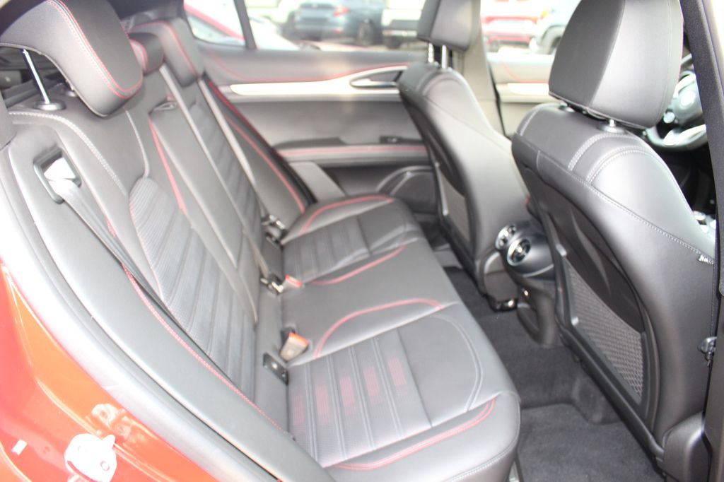 Alfa Romeo Stelvio 2025