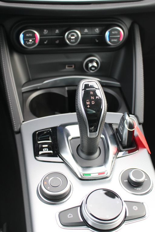 Alfa Romeo Stelvio 2025