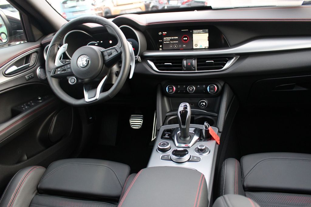 Alfa Romeo Stelvio 2025