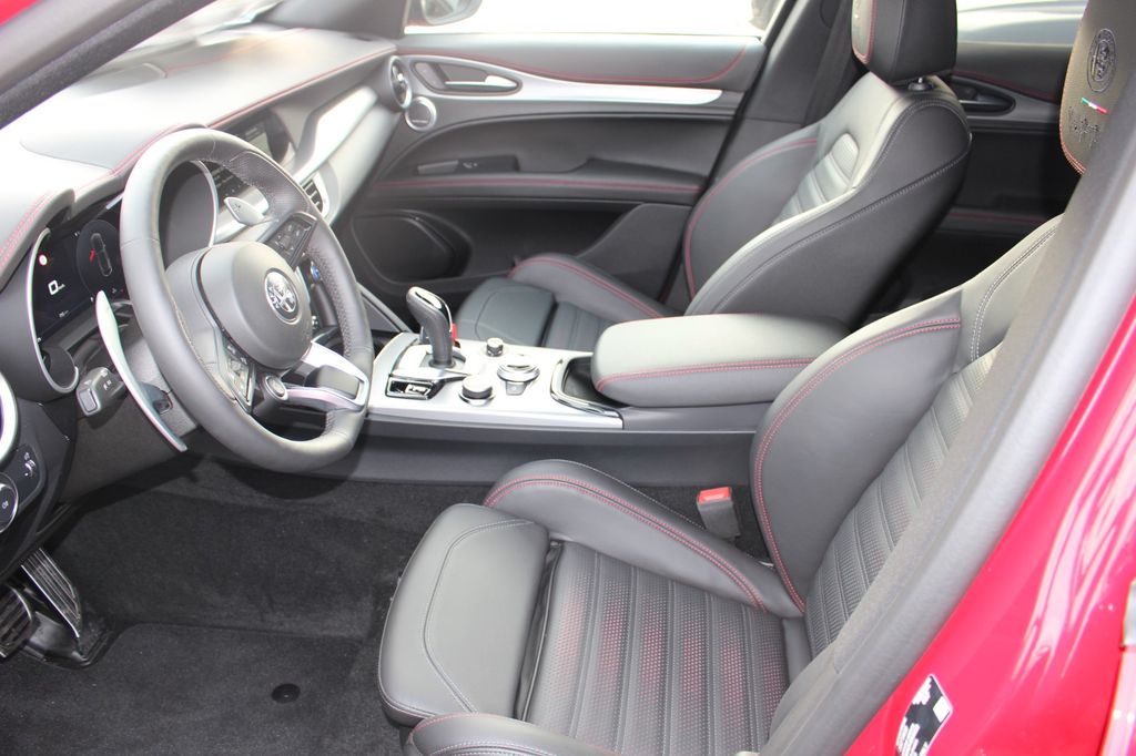 Alfa Romeo Stelvio 2025