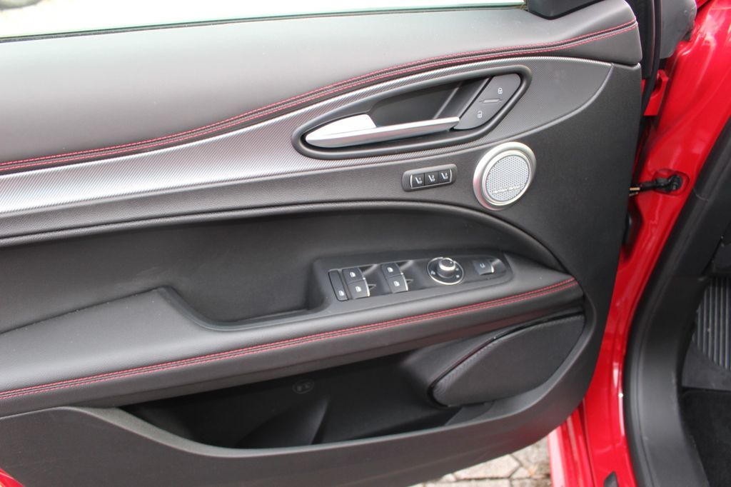 Alfa Romeo Stelvio 2025