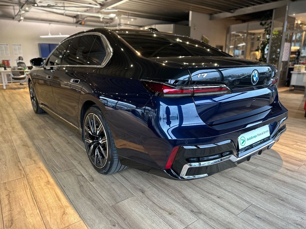 BMW i7 2024