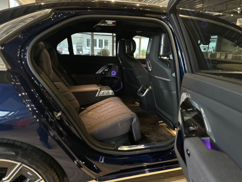 BMW i7 2024