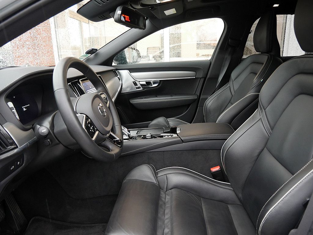 Volvo V90 2022