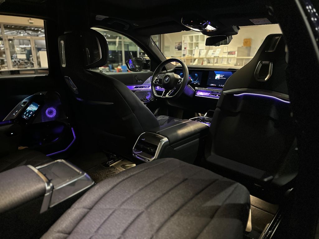 BMW i7 2024