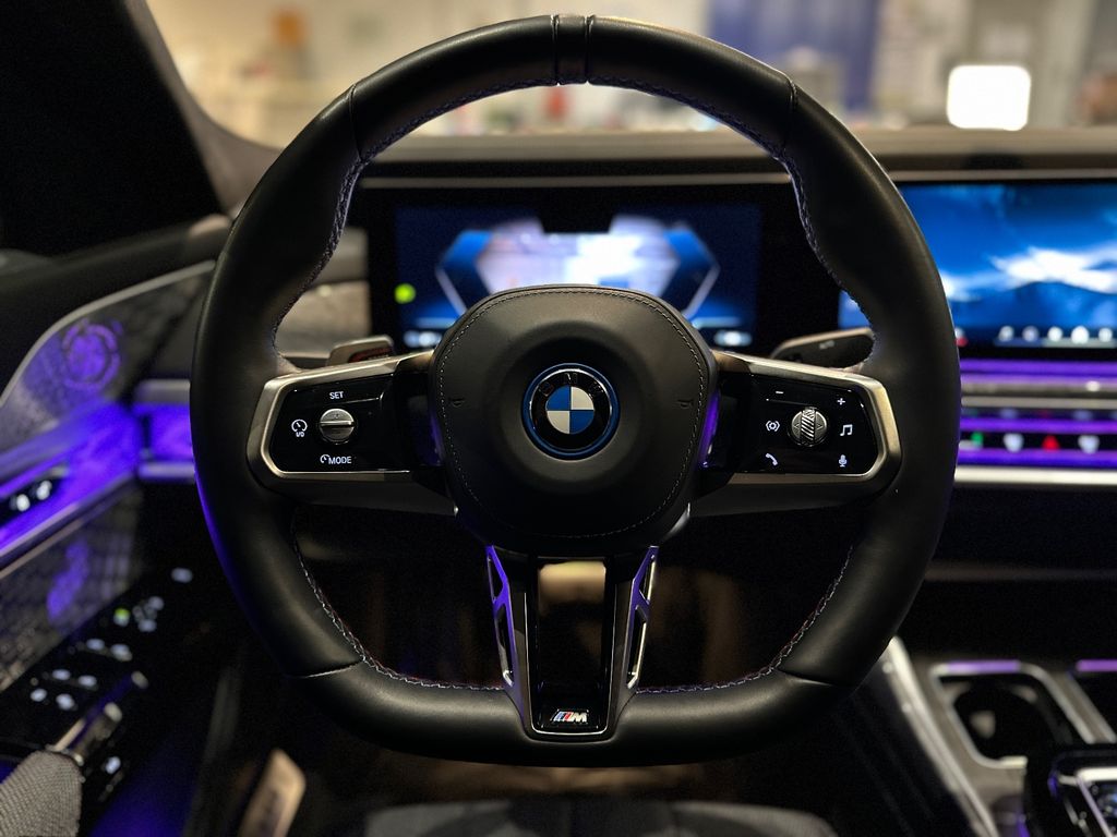 BMW i7 2024