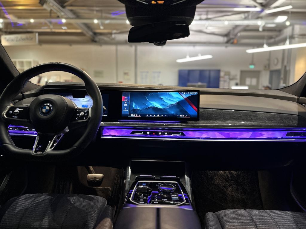 BMW i7 2024