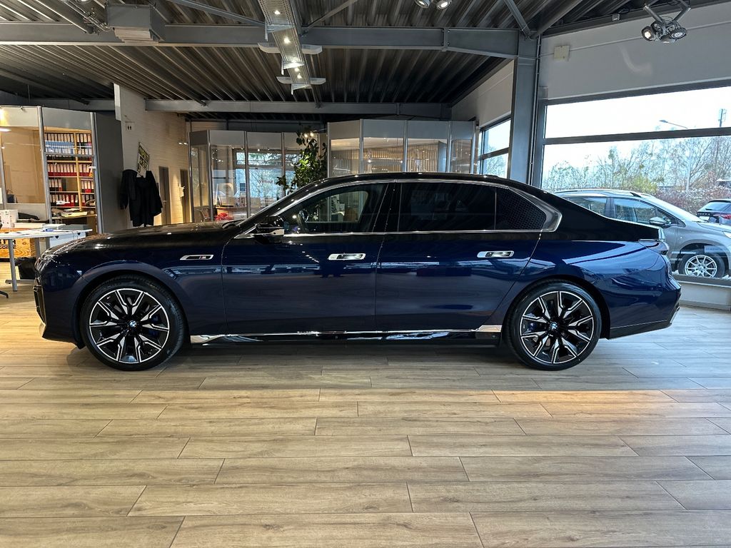 BMW i7 2024