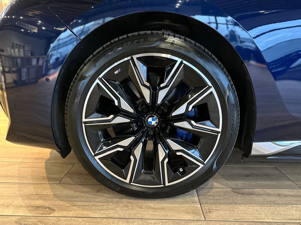 BMW i7 2024