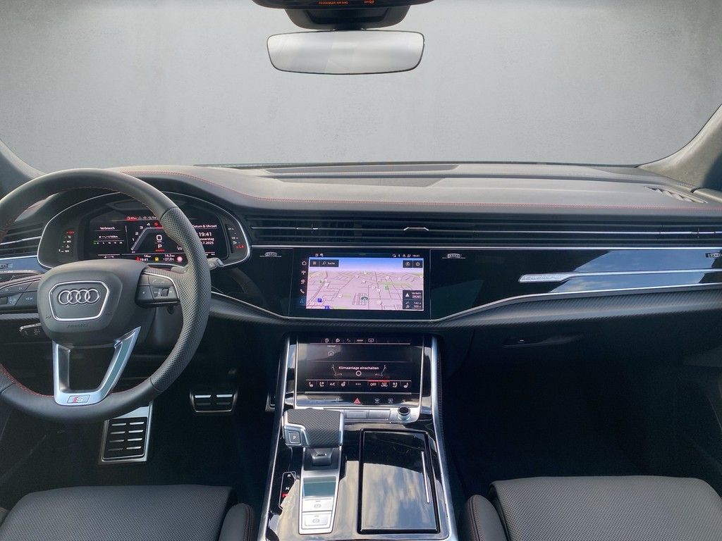 Audi SQ8 2025