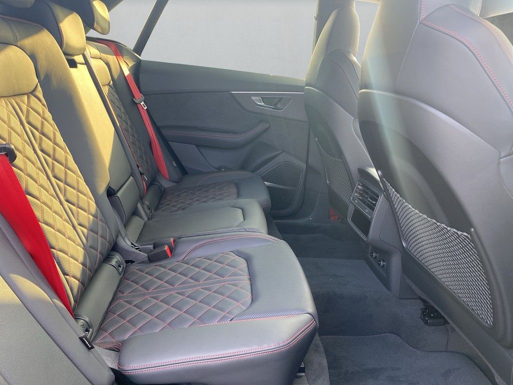 Audi SQ8 2025