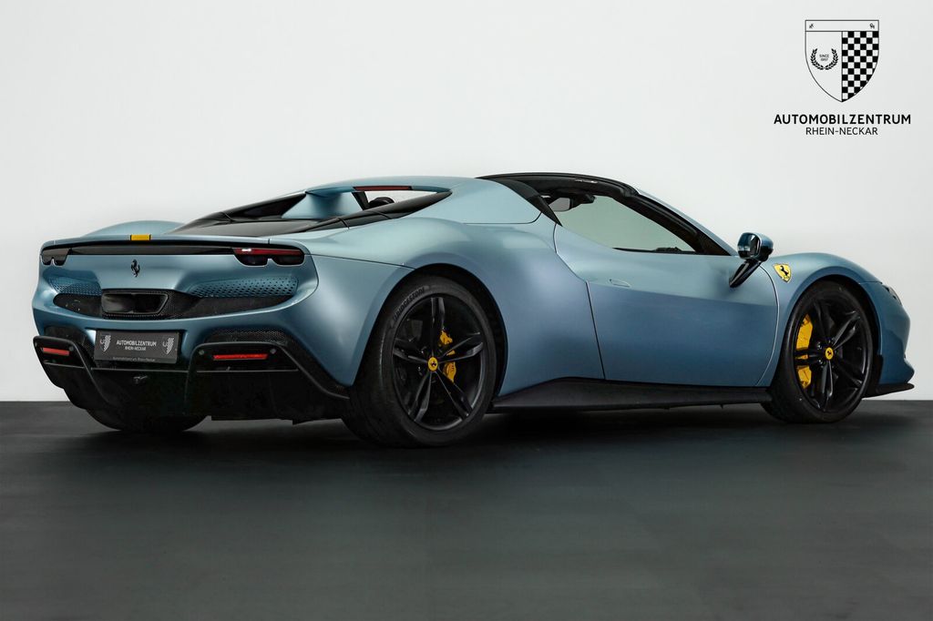 Ferrari 296 GTS 2025