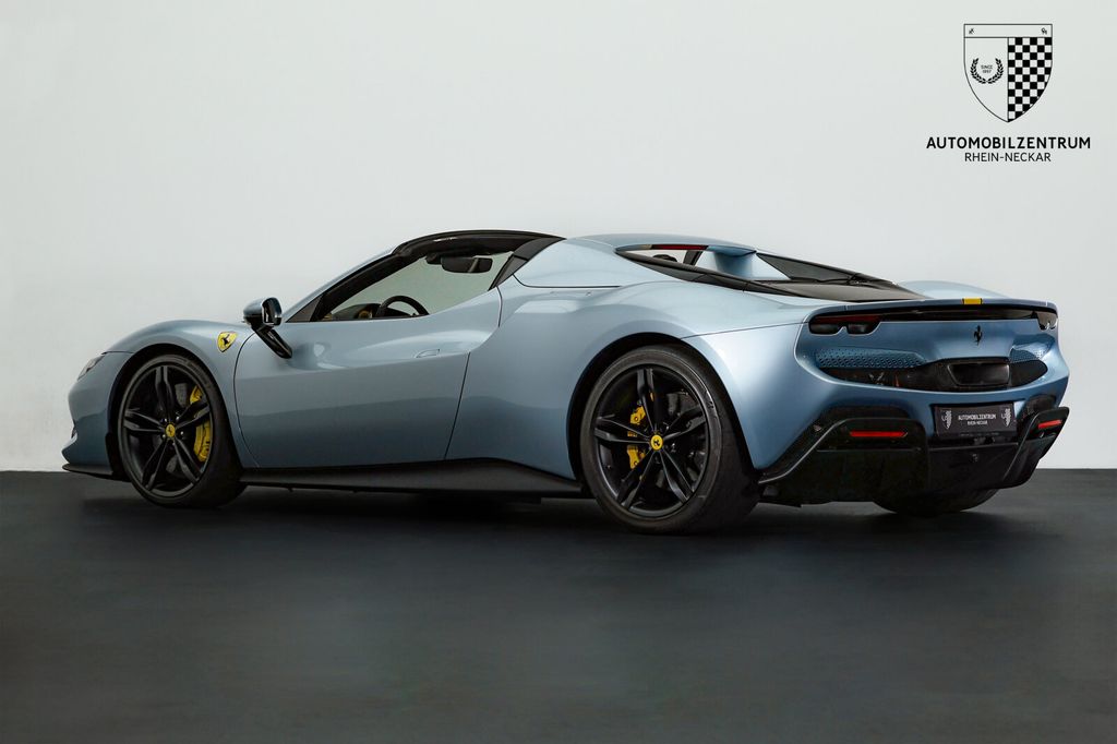 Ferrari 296 GTS 2025