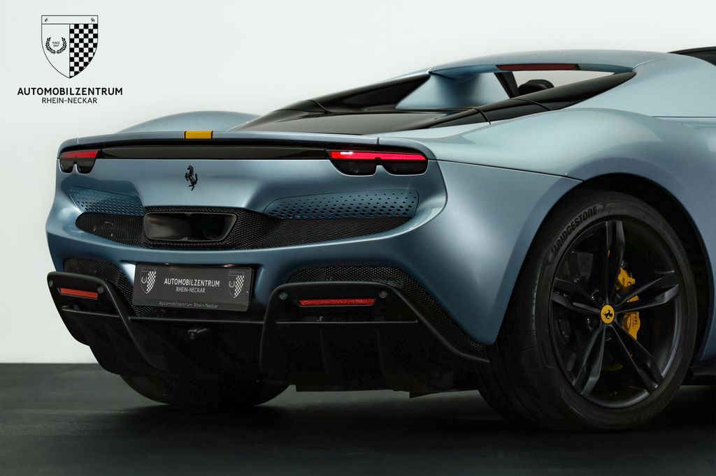 Ferrari 296 GTS 2025