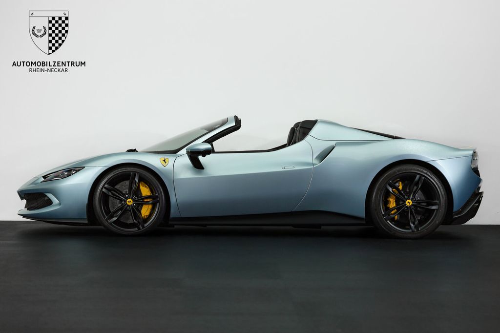 Ferrari 296 GTS 2025