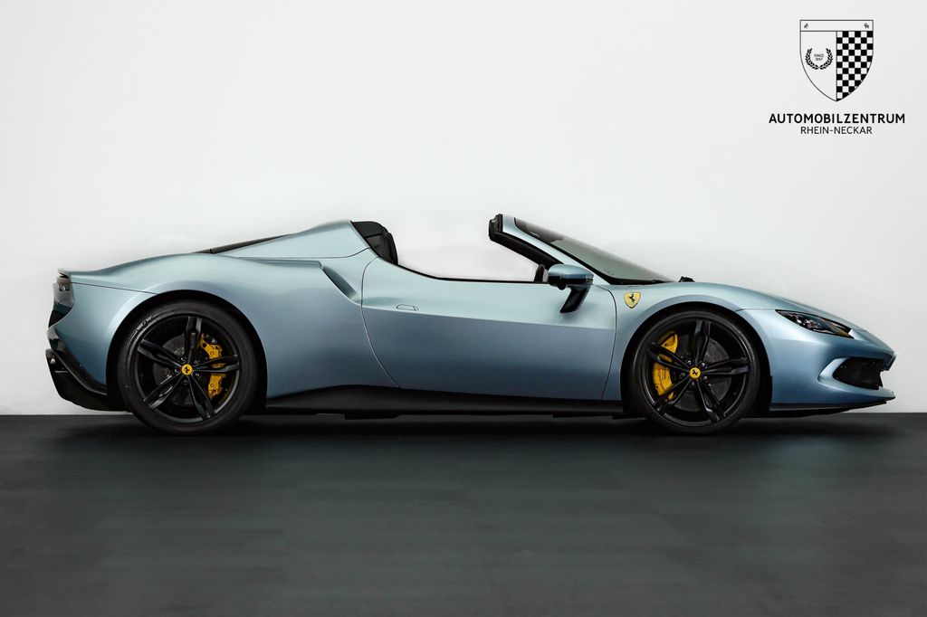 Ferrari 296 GTS 2025