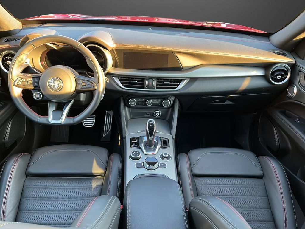 Alfa Romeo Stelvio 2023