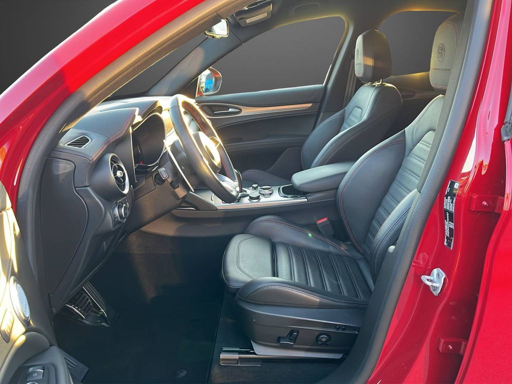 Alfa Romeo Stelvio 2023