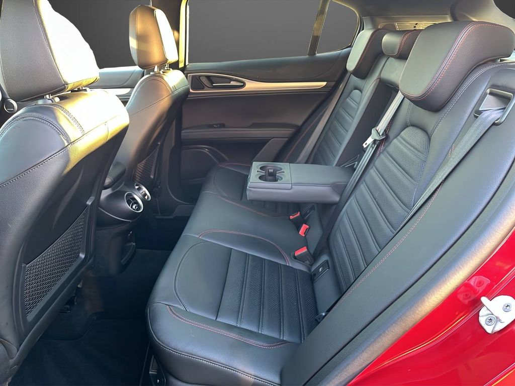 Alfa Romeo Stelvio 2023