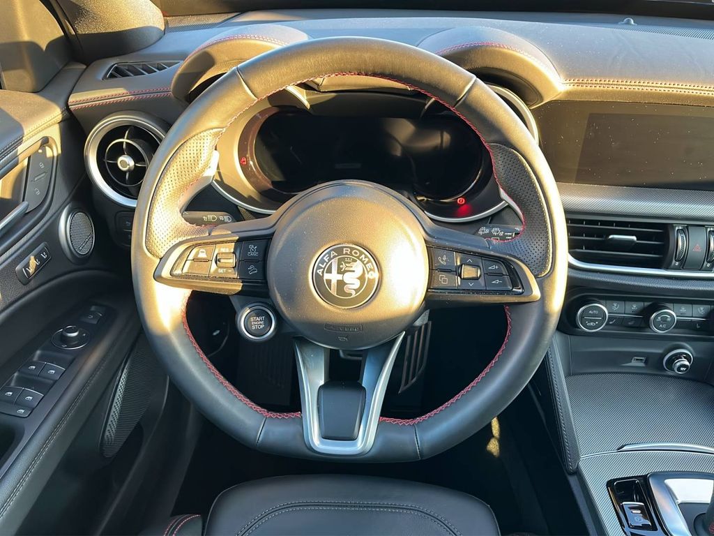 Alfa Romeo Stelvio 2023