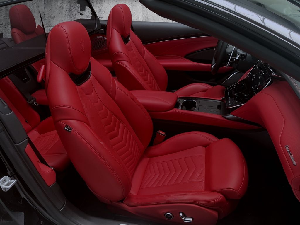 Maserati GranCabrio 2024