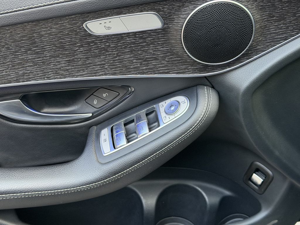 Mercedes-Benz GLC 300 2021