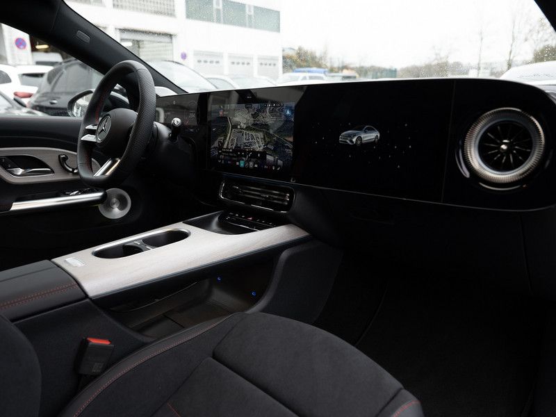 Mercedes-Benz CLA 350 2025