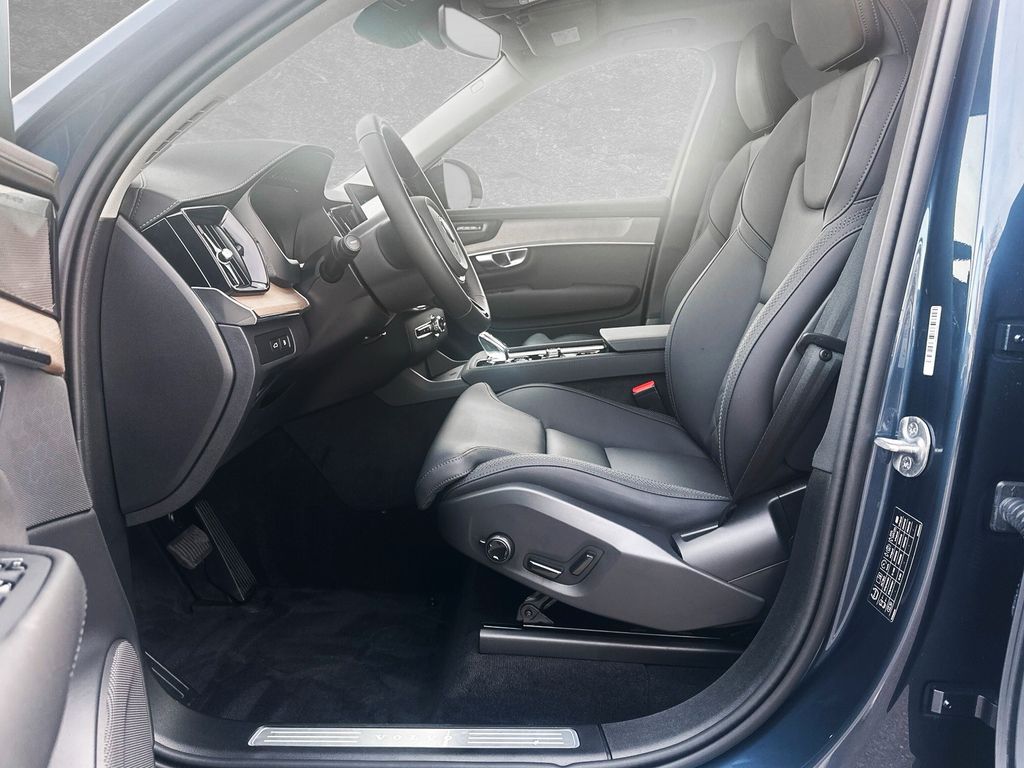 Volvo XC90 2025