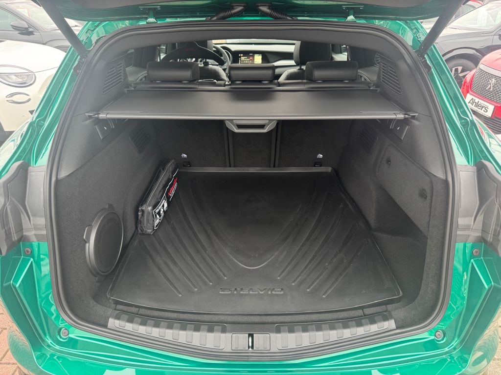 Alfa Romeo Stelvio 2025