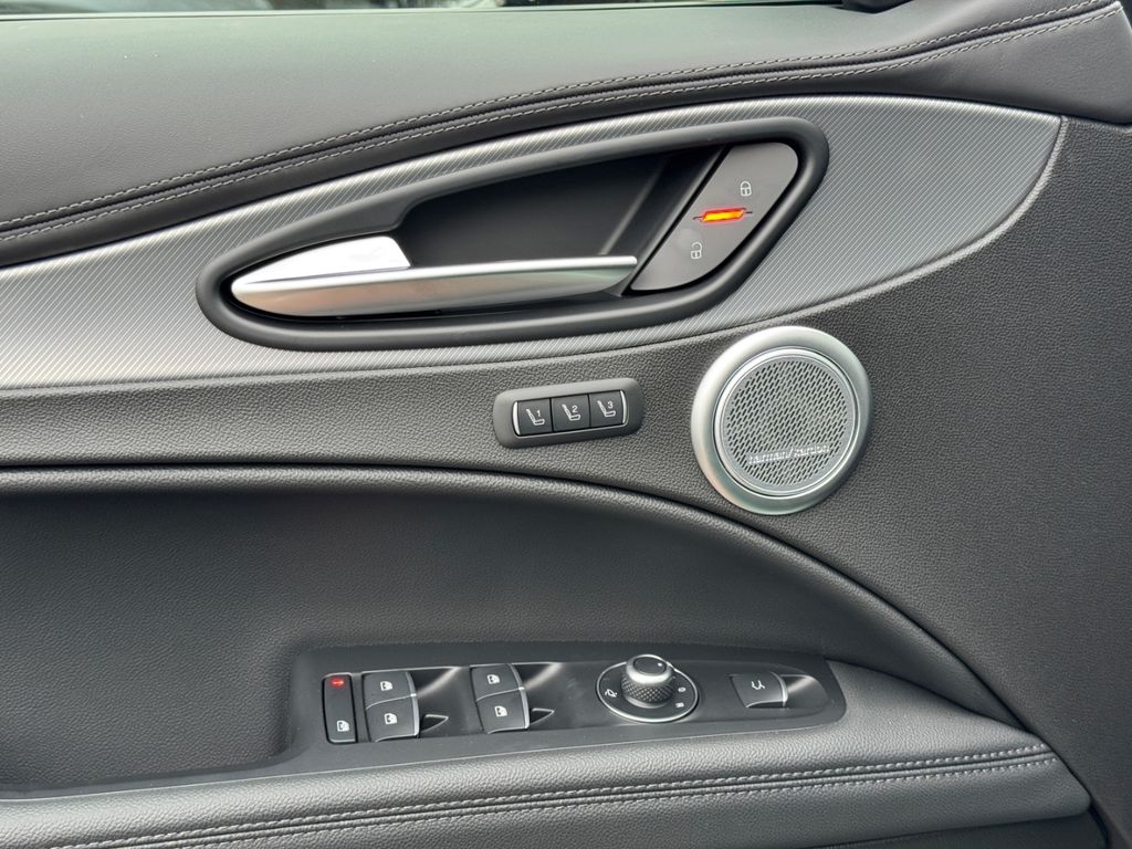 Alfa Romeo Stelvio 2025