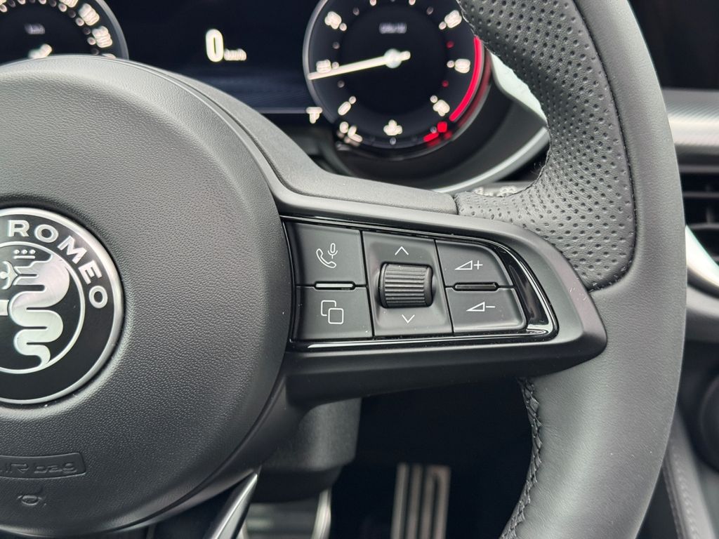 Alfa Romeo Stelvio 2025