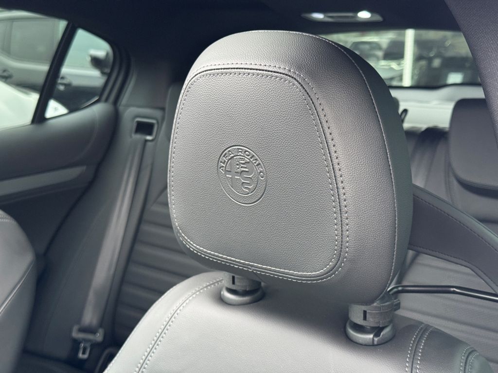 Alfa Romeo Stelvio 2025