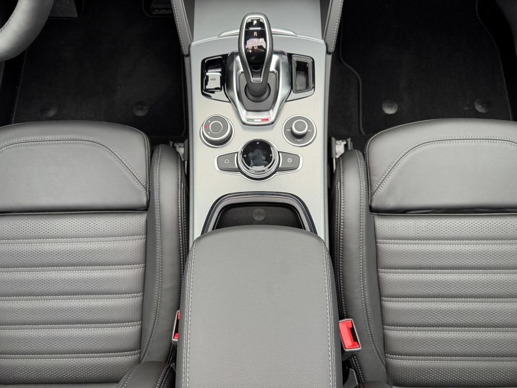 Alfa Romeo Stelvio 2025