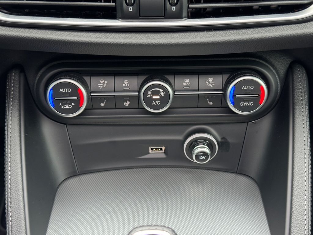 Alfa Romeo Stelvio 2025