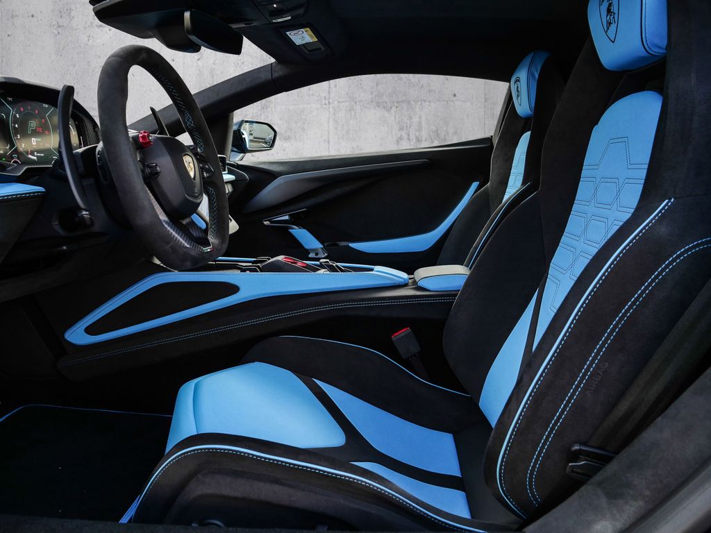 Lamborghini Revuelto 2024