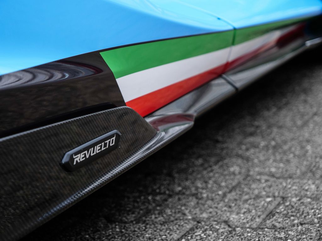 Lamborghini Revuelto 2024