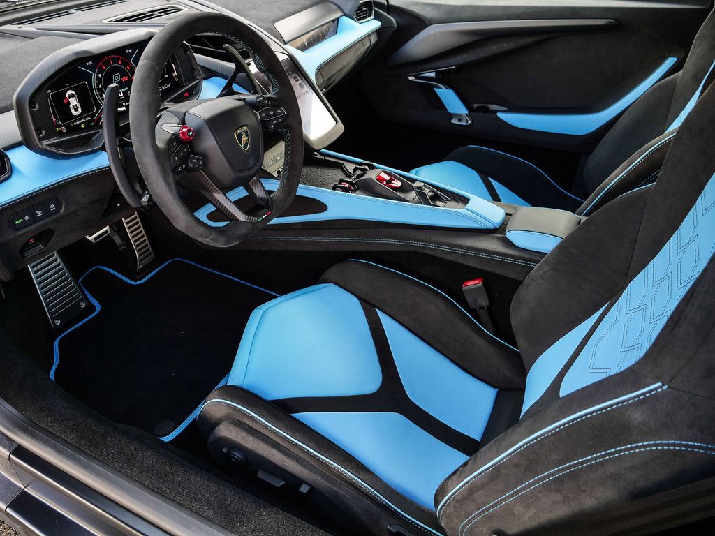 Lamborghini Revuelto 2024